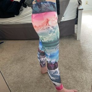 Mountain scene leggings colorful size small